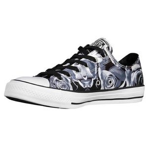 New with tags converse 8.5 women’s sneaker